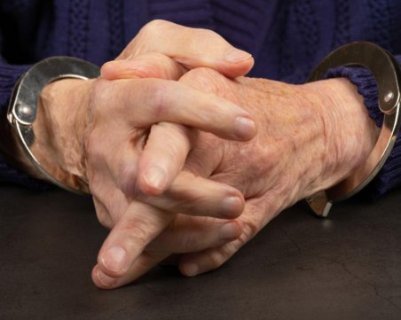 Възпитател от католическа лобистка група е арестуван за изнасилване на 14-годишно момиче