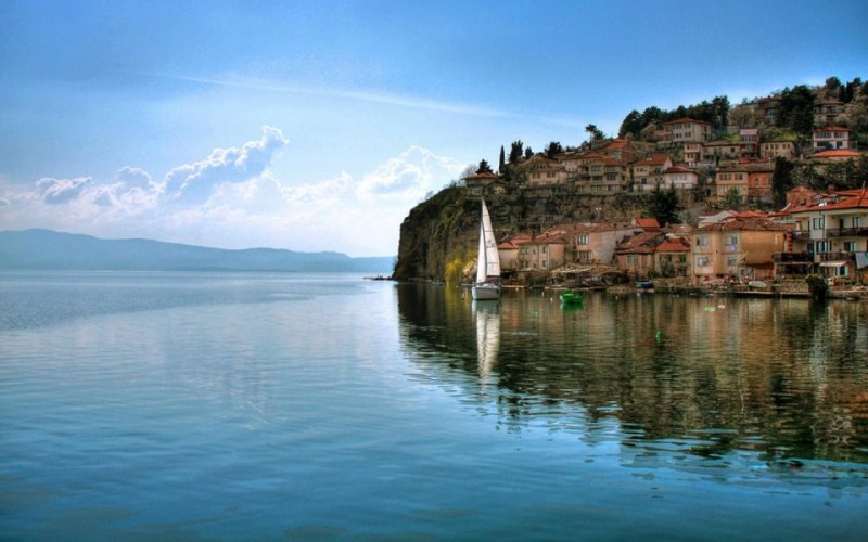 Македонската полиция предотврати трагедия в Охридското езеро