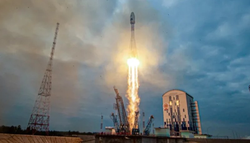Руският космически кораб Луна-25“ се разби на Луната, след като