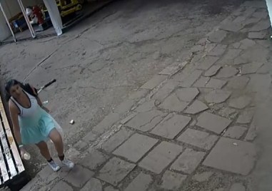 Жената  заливала с урина в шише детски в парк в София е