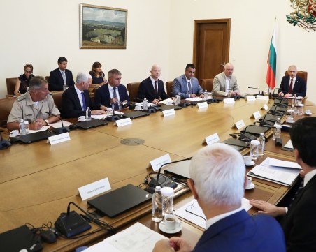 Съветът по сигурността към МС обсъди ефектите при прекратяване на дерогацията за „Лукойл