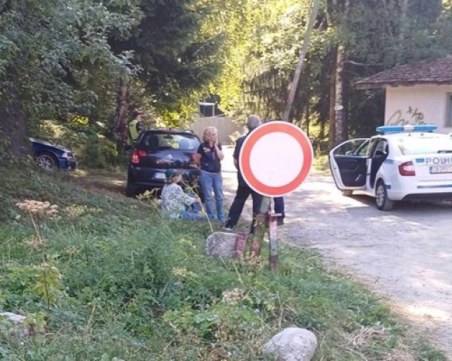 Свидетел на инцидента със Сакскобургготска: Беше боса, говореше си сама, тъпчеха я с кисело мляко