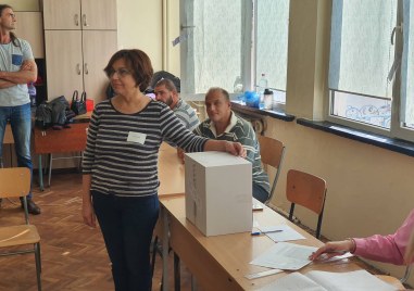 Централната избирателна комисия назначи първите 12 общински избирателни комисии за