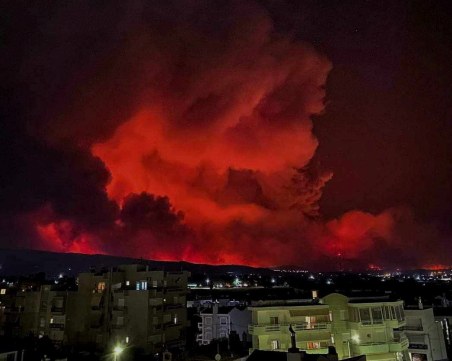 64 пожара възникнаха в Гърция за денонощие: Още осем района са евакуирани