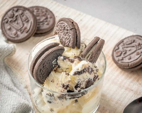 Домашен сладолед с шоколадови бисквити