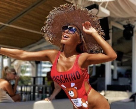 Хванаха известна инфлуенсърка и учителка да краде