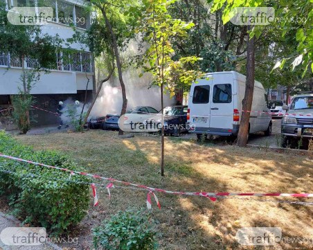 Кола пламна в центъра на Пловдив, екип на пожарната е намясто