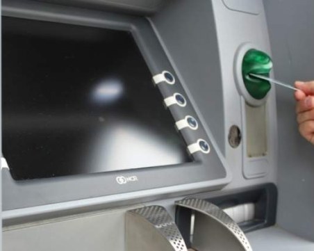 Кредитна измама в Пловдив: Повдигнаха обвинение на трима, завлекли 19-годишен с 19 бона