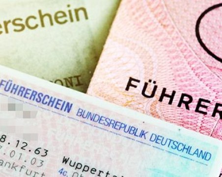 Пловдивчанин реши да мами катаджии с фалшива немска книжка, осъдиха го условно