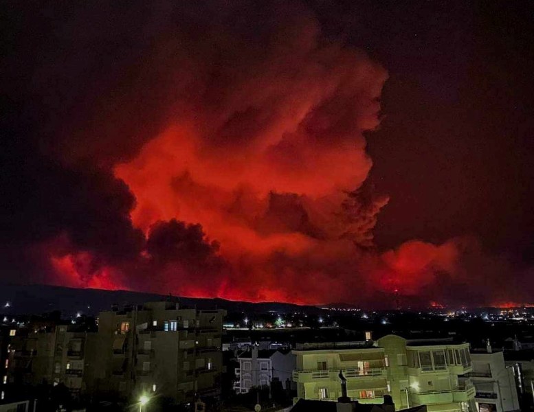 64 пожара възникнаха в Гърция за денонощие: Още осем района са евакуирани