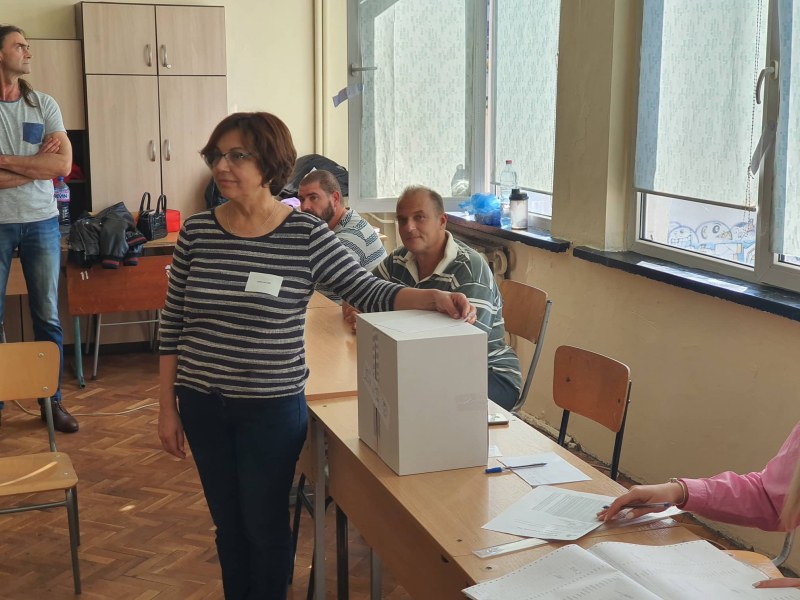 Централната избирателна комисия назначи първите 12 общински избирателни комисии за