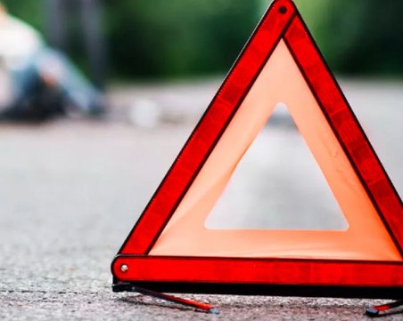 Част от „Дунав мост” се откъсна и обърна тир