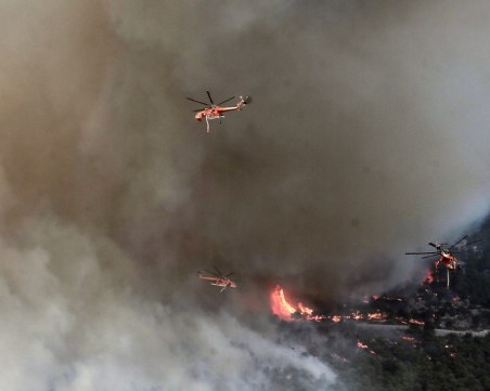 Нови огнища в Гърция, положението продължава да бъде усложнено