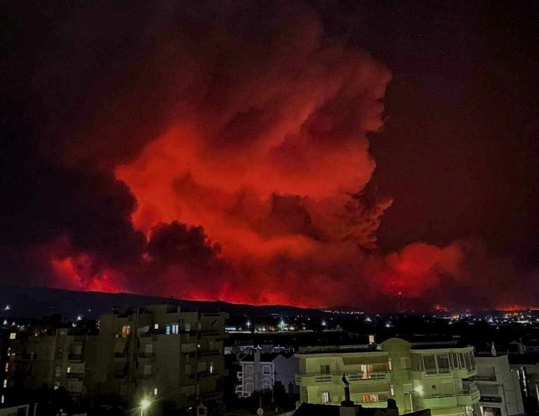 Пожарът в Гърция няма риск да се прехвърли у нас