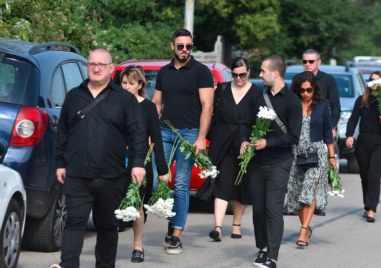 Близки приятели и колеги на убития преди седмица Алексей Петров се