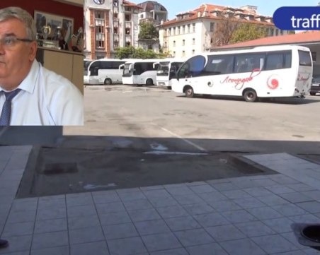 Дошков пак плаши с протести, чака пари от общината