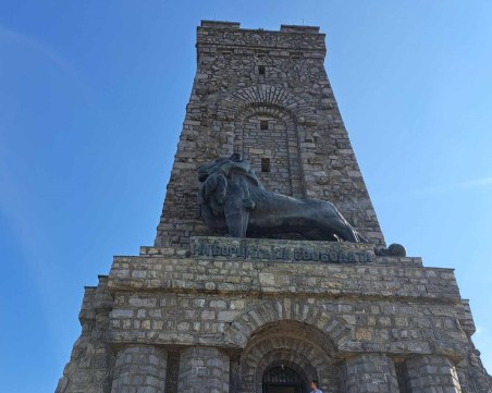 На този ден: Открит е Паметникът на свободата на връх Шипка