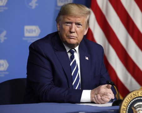 Тръмп се предава в затвора, договорил е гаранция