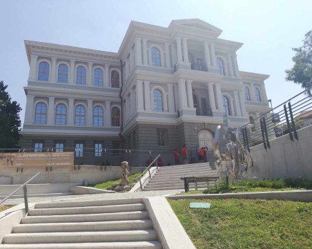 Амфитеатър, детски забавления и зелени зони в новите пространства на ГХГ в Стария град