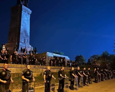 Отново напрежение пред Паметника на Съветската армия, има арестуван
