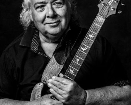 Почина китаристът  Бърни Марсдън