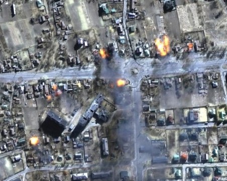 Двама души загинаха при обстрел на кафене в Харковска област