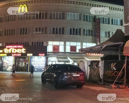 Мега наглост! Паркираха кола на Главната