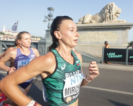 Мирчева вдигна температура над 40 градуса, сложиха я в лед веднага след финала в маратона