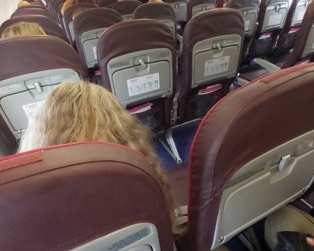 Българи чакаха 6 часа на летище в Меминген заради повреда в самолет