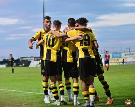 Дубълът на Ботев се справи с Левски Карлово като гост