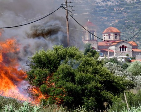 Пожар избухна и в гръцкия град Суфли