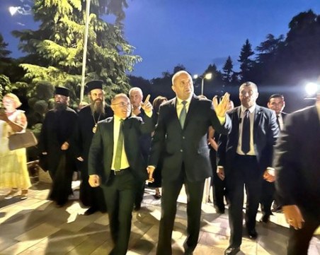 Радев: Г-н Петков е в коалиция с г-н Борисов и г-н Пеевски, а не аз