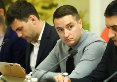 Депутатът от Продължаваме промяната Явор Божанков ще съди Цончо Ганев