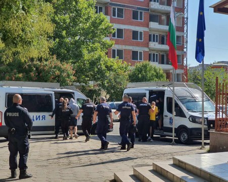 Фен на Ботев отърва солена глоба, наложена му за хвърлени димки в дербито с Локо