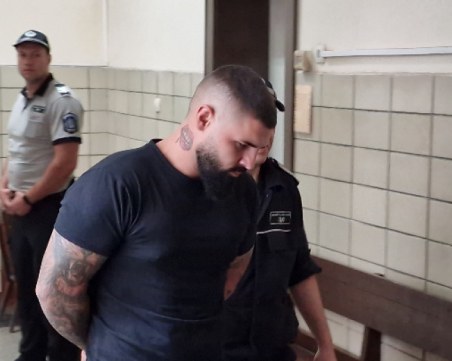 Георги, обезобразил Дебора, застава днес пред съда