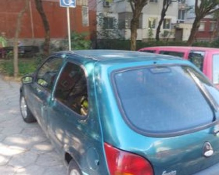 За едно кафе: Нагло паркиране на инвалидно място в Тракия