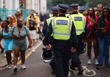 Прочутият карнавал в лондонския квартал Нотинг Хил приключи с осем
