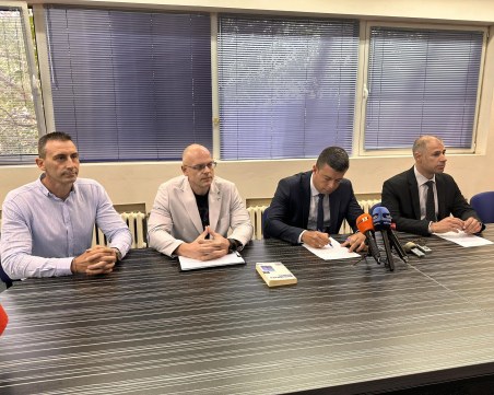 Обратно в 90-те! Престъпна група пренабива номера на крадени коли срещу 6 хиляди лева