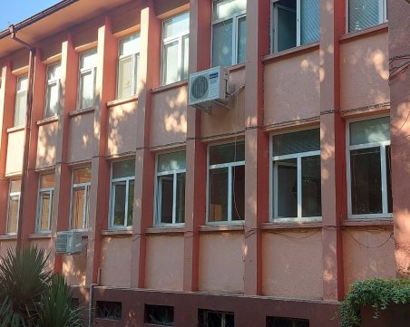 Ремонтират детската градина в Златитрап