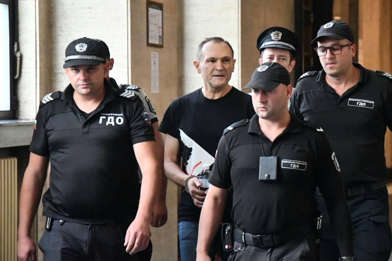 Васил Божков е сам в килия в следствения арест на