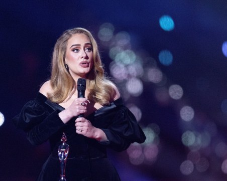 Адел припаднала преди концерт заради пристъп