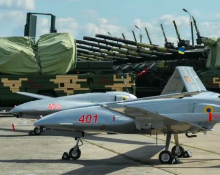 Атака с дронове срещу руско летище, двама загинали в Украйна