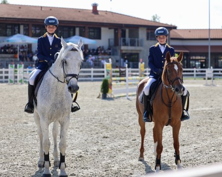 Братя близнаци, възпитаници на пловдивска школа по езда, мечтаят за балканската титла