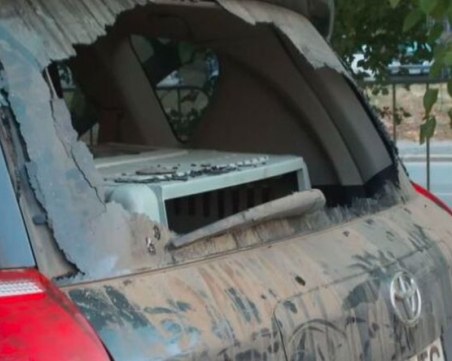 Жестоко! Кучета се задушиха, заключени в кола във Варна