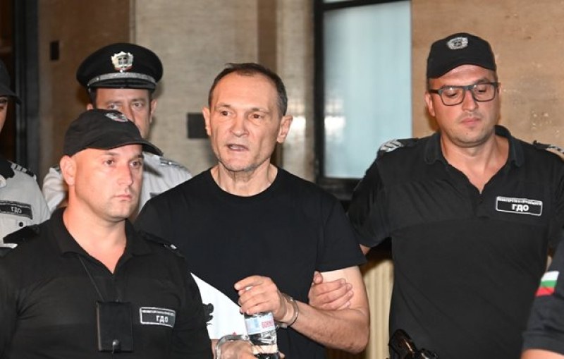 Божков и семейството му са поставени под охрана