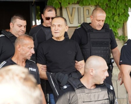 Адв. Дерменджиев: Беше грешка, че Божков не беше разпитван онлайн