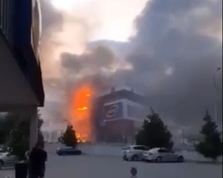 Голям пожар лумна в търговски център в Гоце Делчев