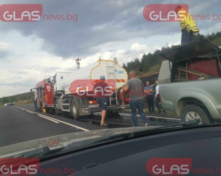 Още един пожар край Баня! Хеликоптер се включи в гасенето