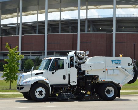 Борят мръсотията в Пловдив с нови дизелови многофункционални  машини за 3,7 млн. лева