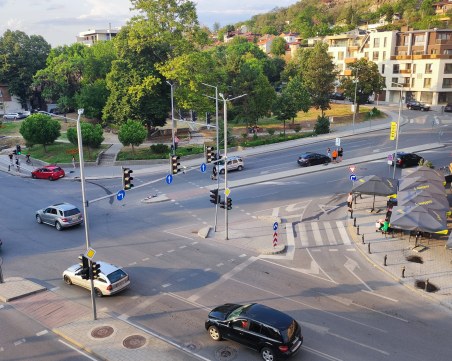 Майка с количка се размина на косъм при катастрофа в Пловдив